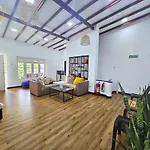 Galle Face Terrace Hostel By Tourlux