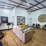 Galle Face Terrace Hostel By Tourlux